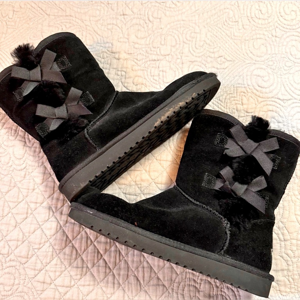 Koolaburra by UGG Black Suede size 7 Excellent Condition - Picture 2 of 7